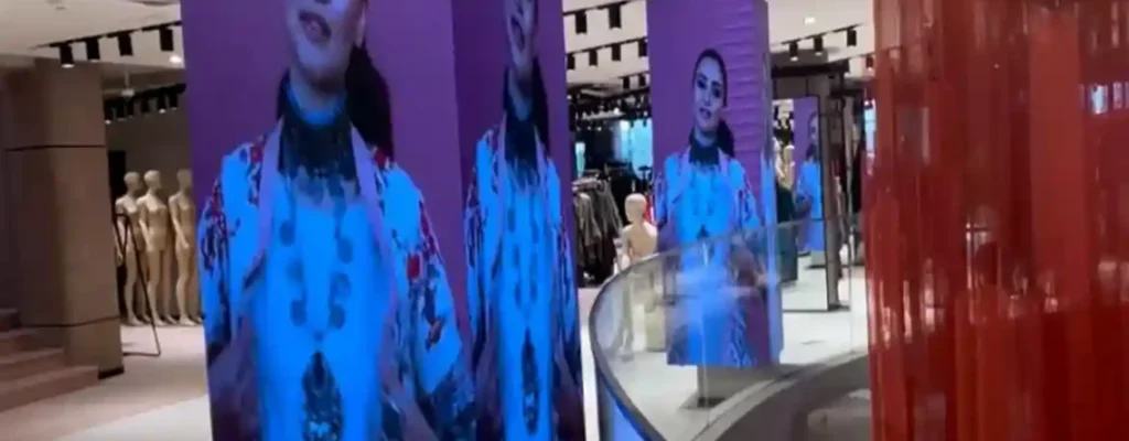 P 2.5 SMD Videowall Four sided 90 ° Curved on Pillars at Khaadi